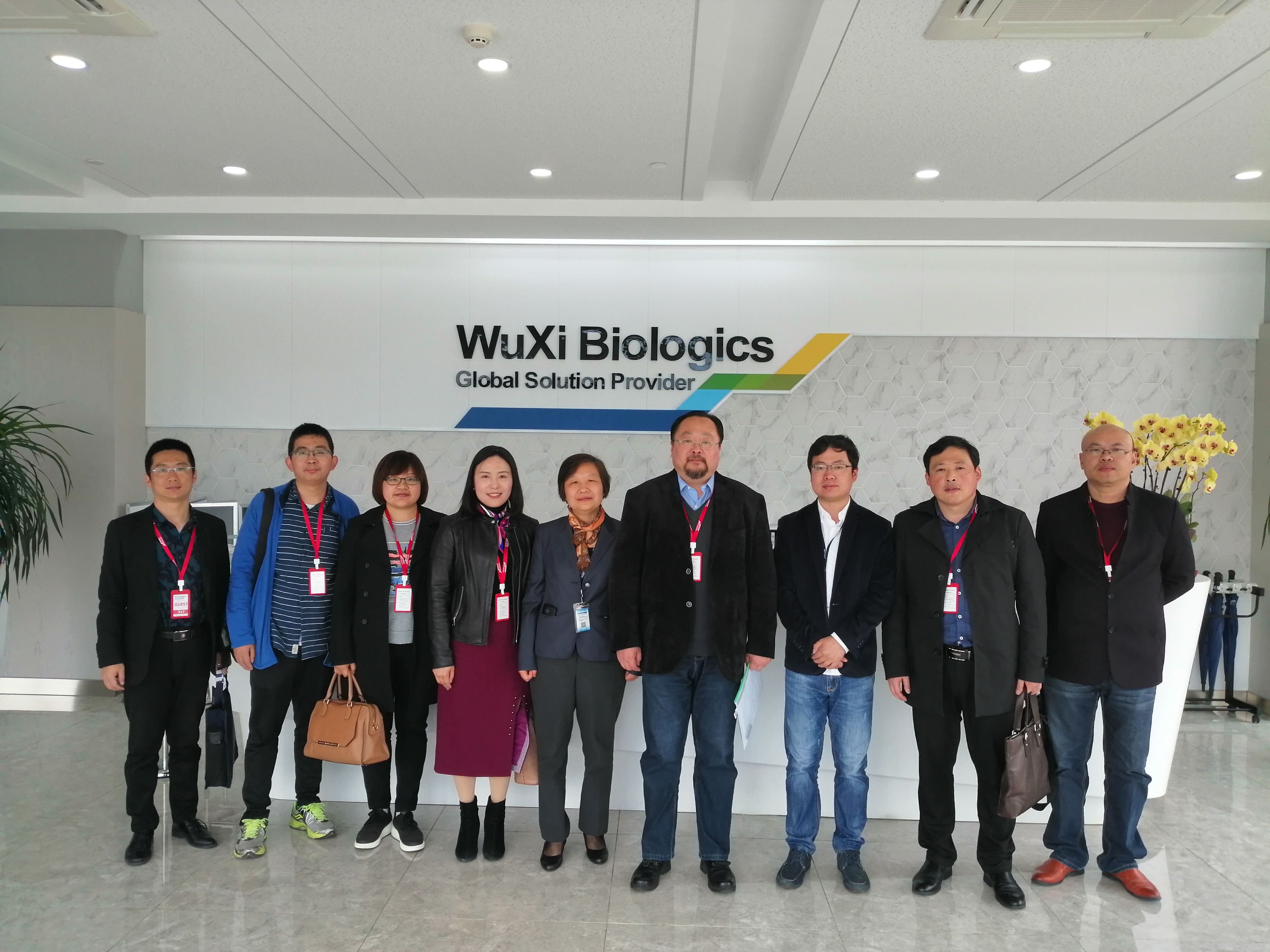 校领导走访苏州药明生物2019年——行业学院2.jpg