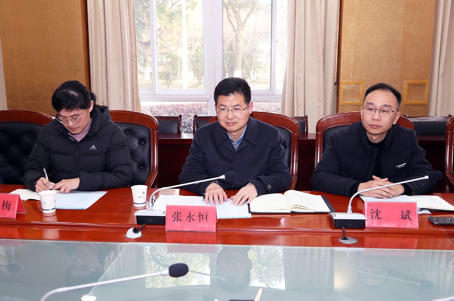 来访领导.JPG