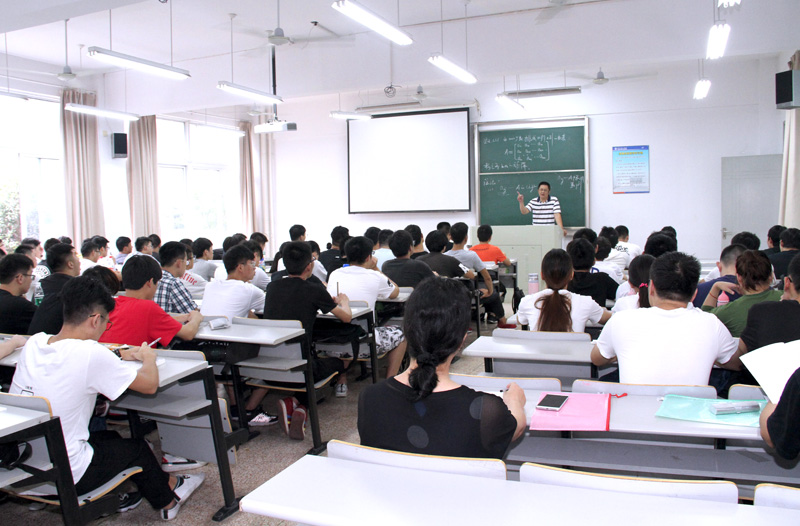 数学与统计学院张立老师讲授线性代数2.jpg