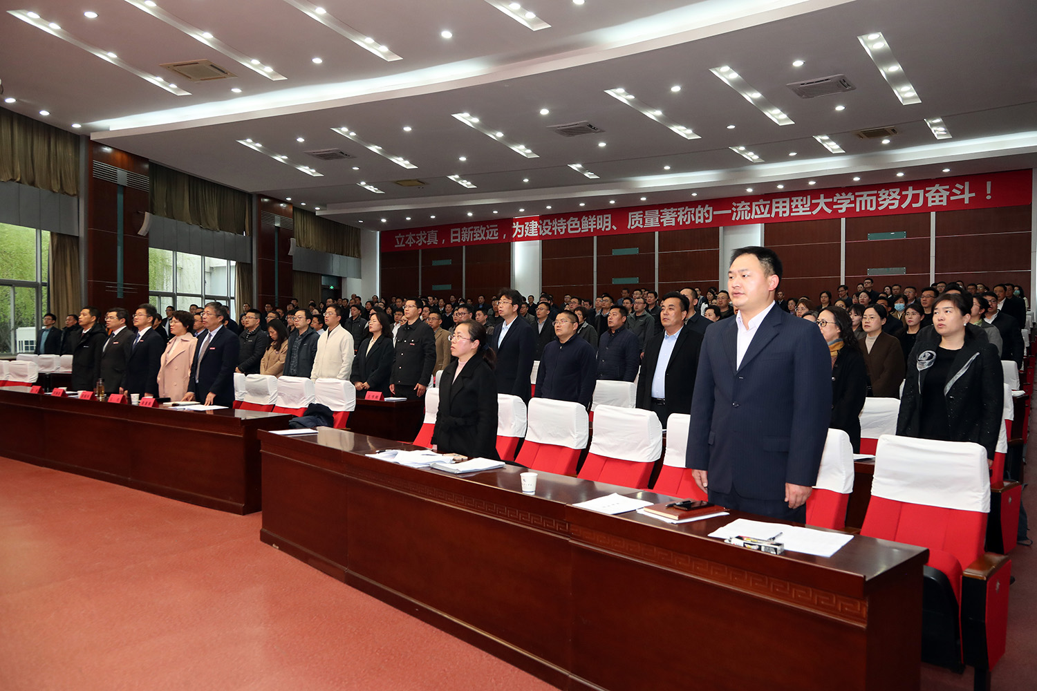 会场歌唱祖国右前.JPG