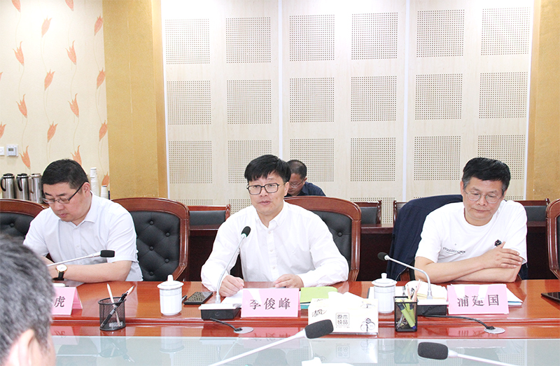 与会领导.jpg