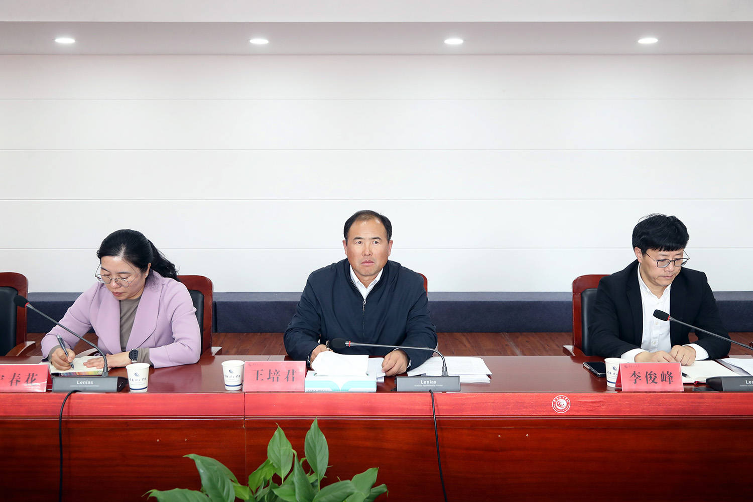 与会领导.JPG