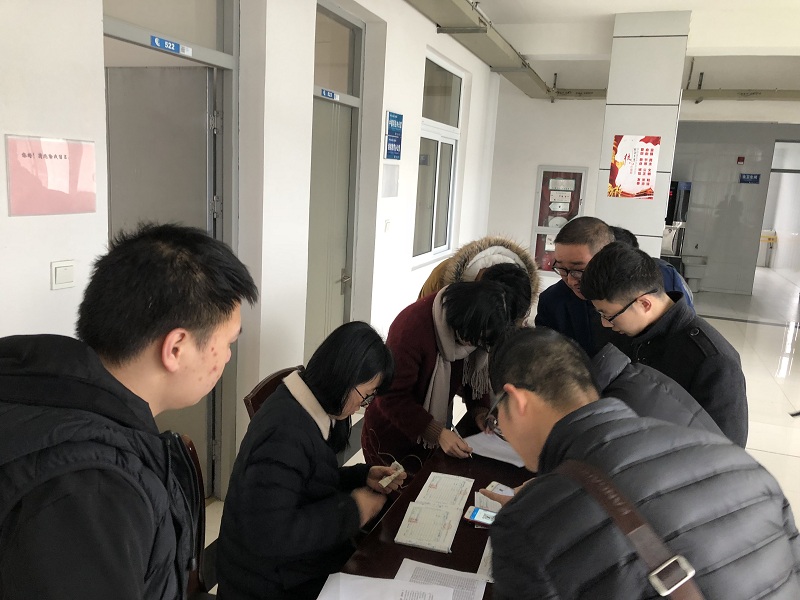 电气学院报到现场.JPG