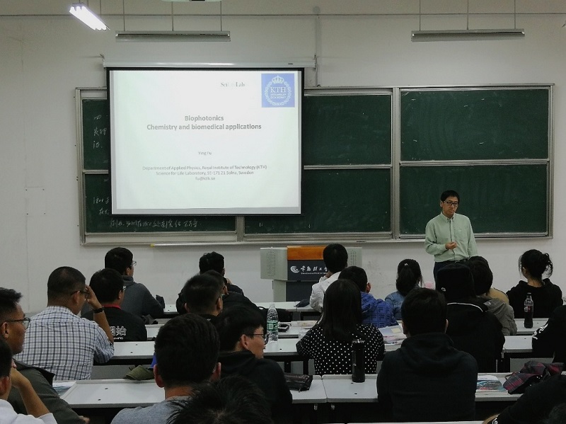 201811081541654003798068.jpg Ying Fu教授向学生普及相关知识 - 副本800 (3).jpg