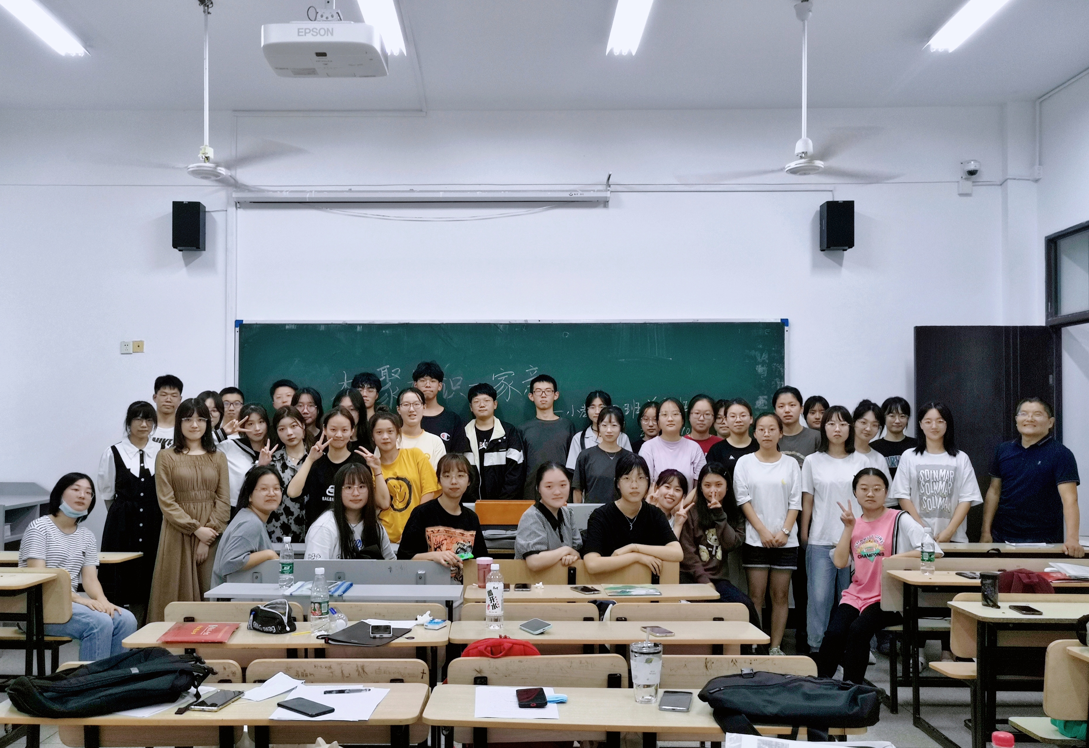 新生班会.jpg