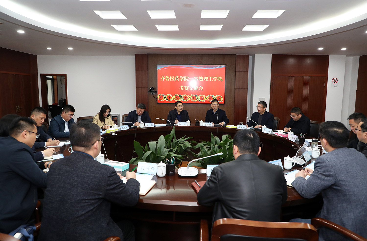 与会人员.JPG