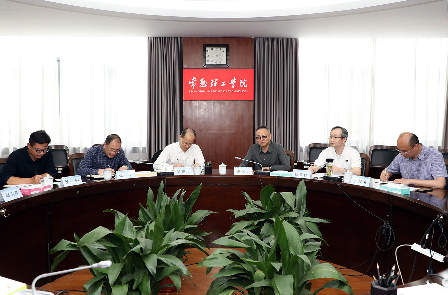 与会领导.JPG