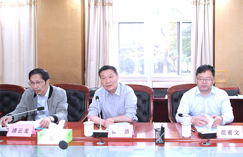 安全检查与会相关领导.jpg