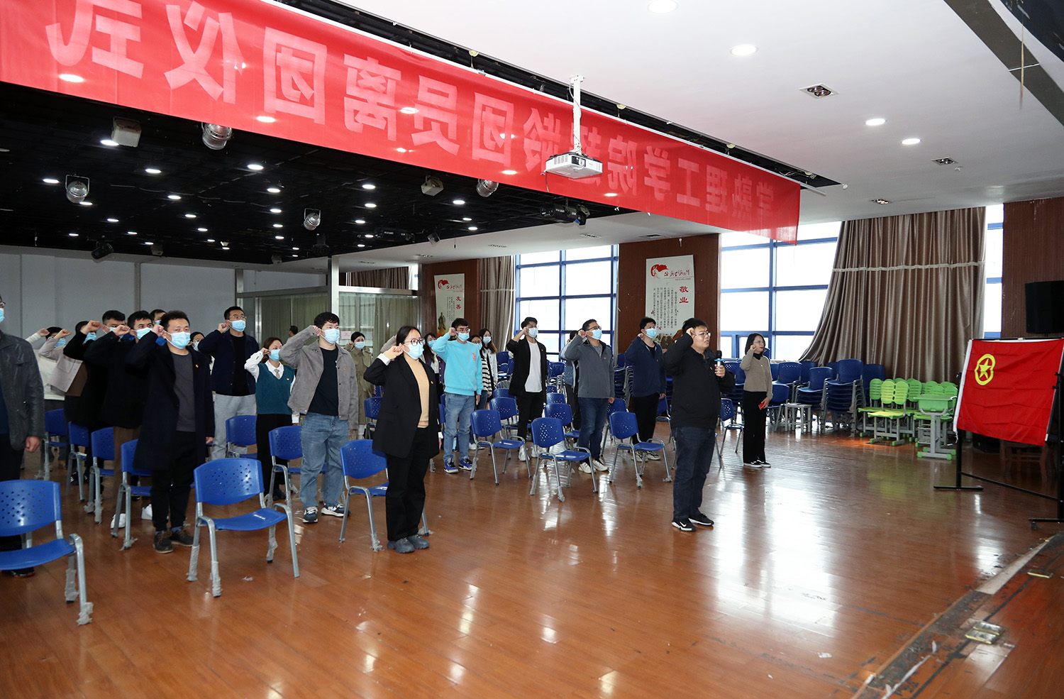重温入团誓词.JPG