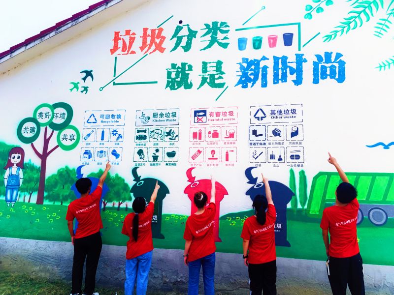 202208091660055781704752.jpg 电气与自动化工程学院“千村美居 妙手绘村”暑期社会实践团赴昆承村开展手绘乡村志愿服务活动19.jpg