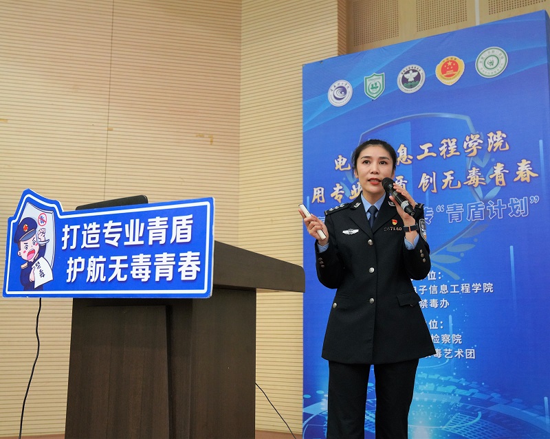 202110291635492762378475.jpg 3.庞燕警官授课.JPG