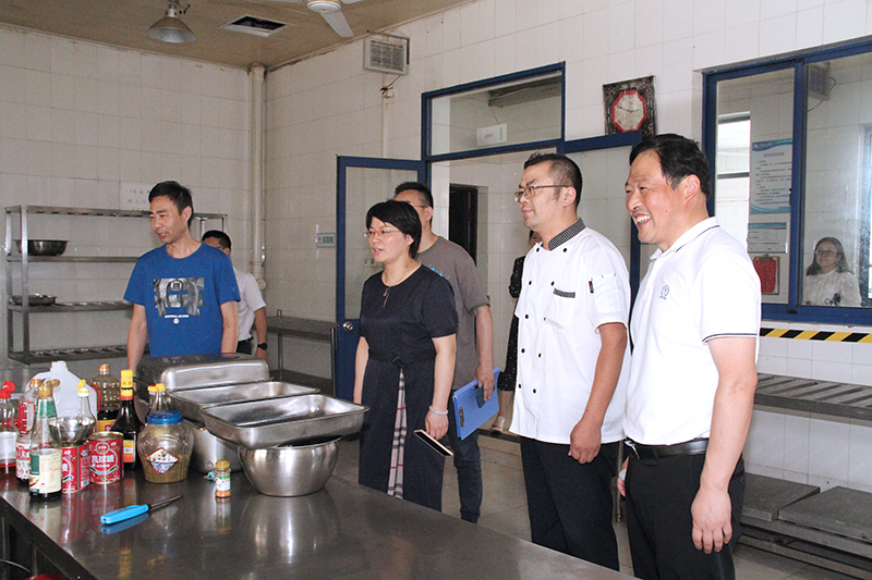 202106241624535039188795.jpg 10-1检查食堂.jpg