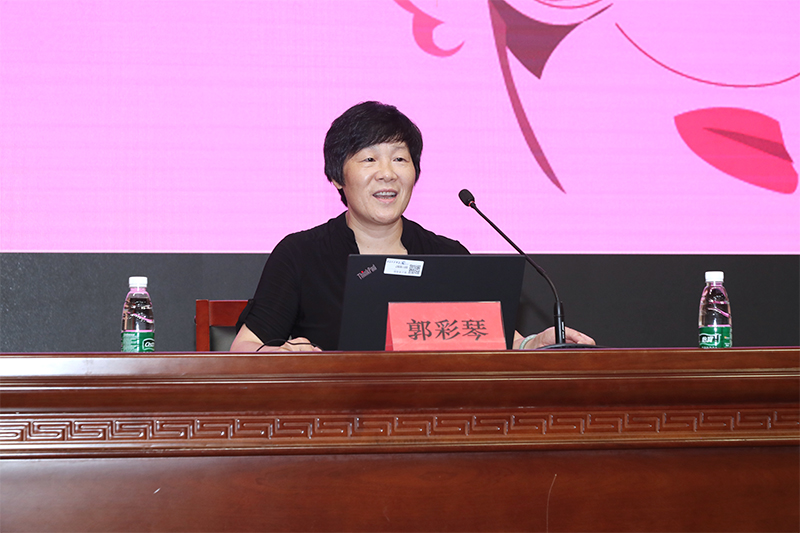 202109291632912079253362.jpg 苏州大学教授郭彩琴作报告.jpg