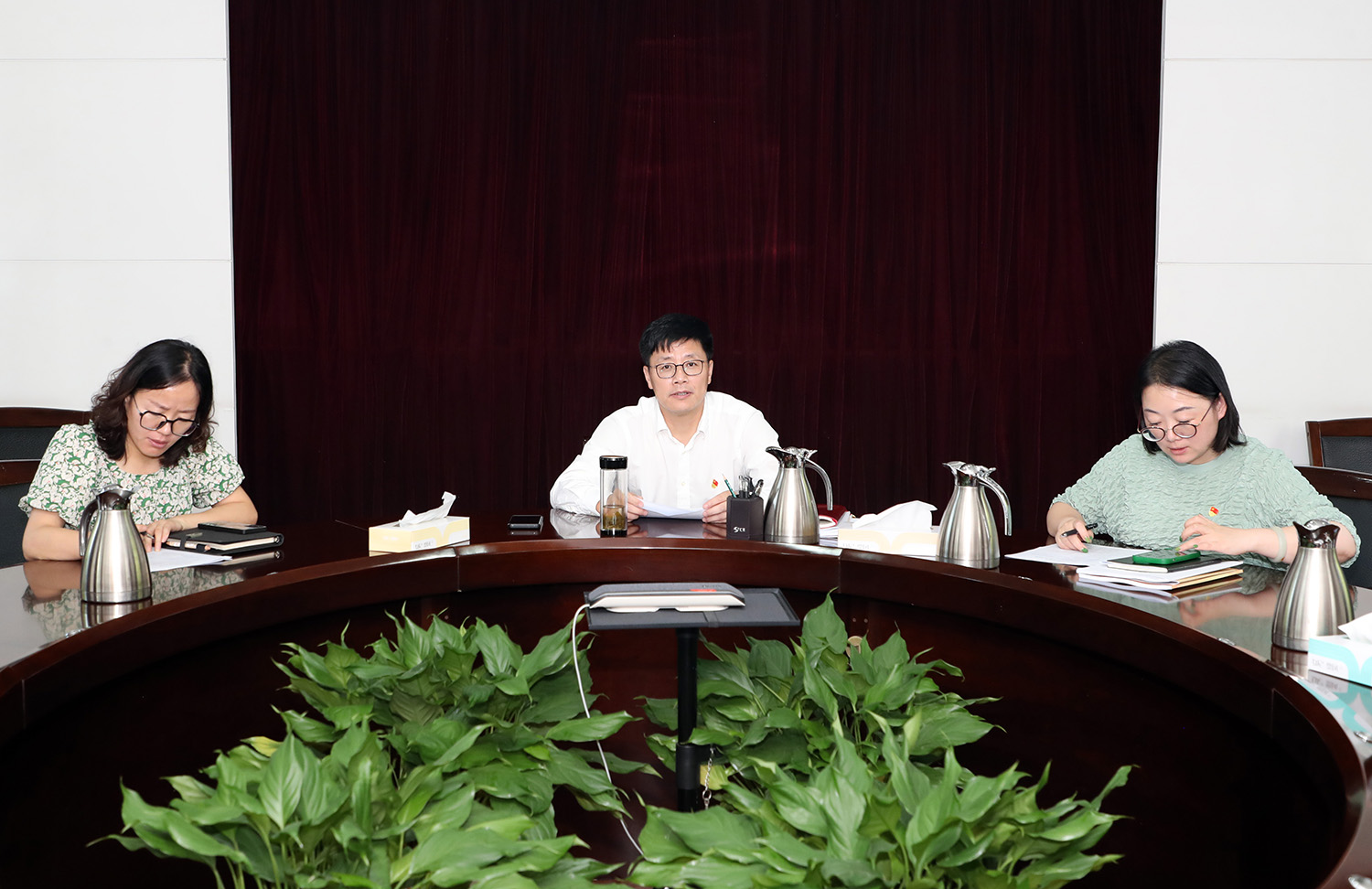 与会领导.JPG