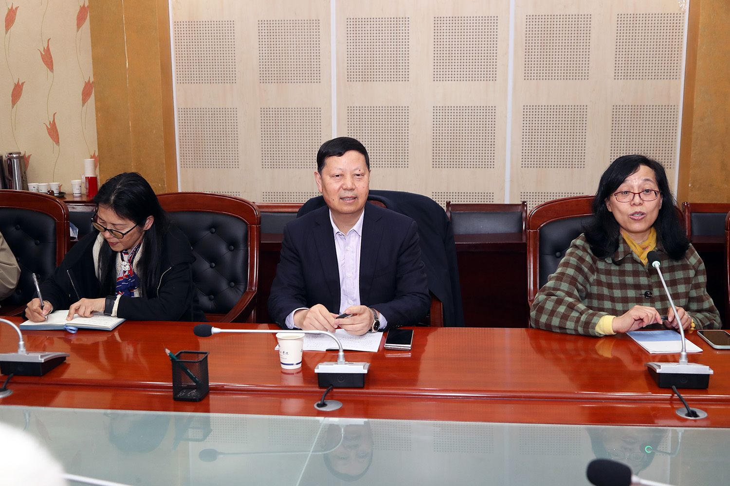 与会领导.JPG