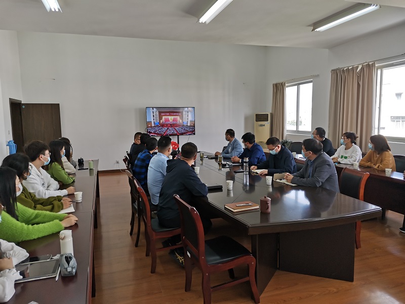 202210181666101230225536.jpg 材料工程学院组织师生观看党的二十大开幕会 (2).jpg