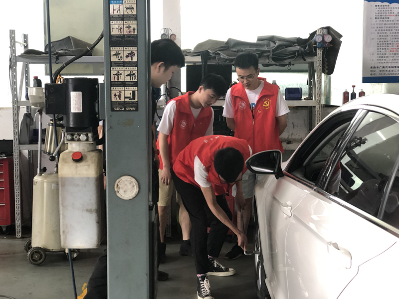 汽车工程学院互联网 汽车咨询服务创新创业实践团赴常熟各大4s店了解当前形势下汽车营销状况.jpg