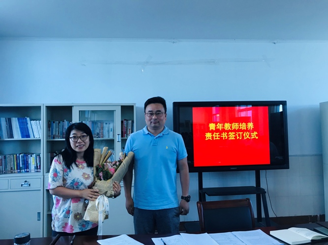 201909191568875184375627.jpg 结对仪式3.jpg