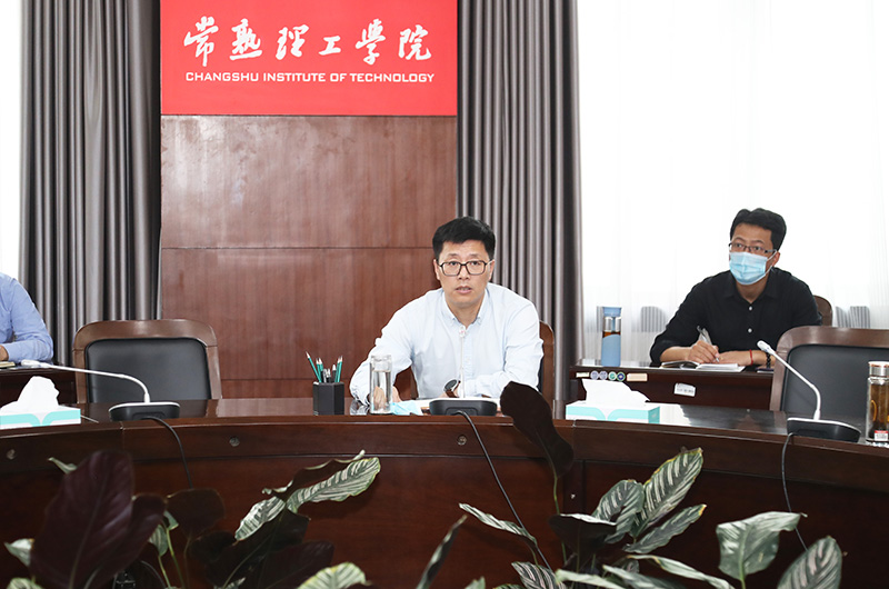 李俊峰副校长主持并讲话.JPG