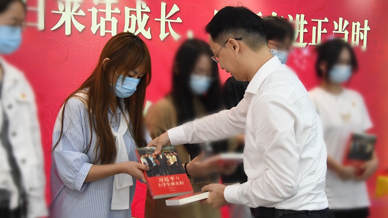 8.赠书2.jpg