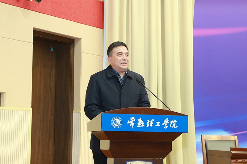 校长江作军讲话.jpg