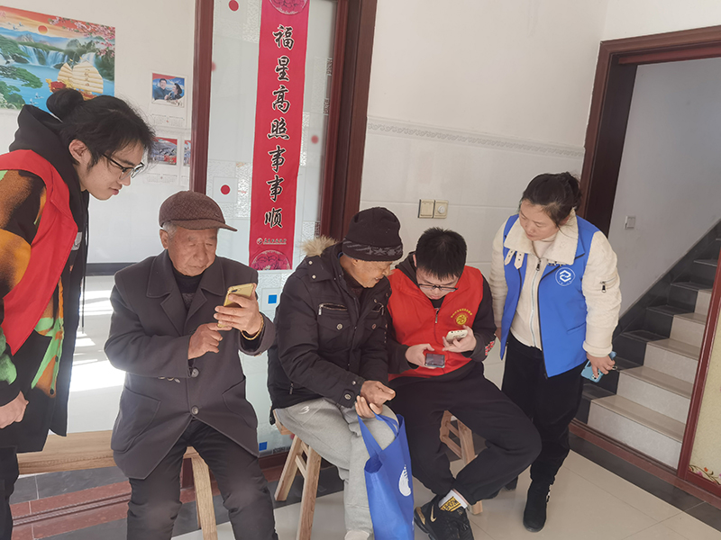 202202141644805315683153.jpg 计算机学院开展“智慧助老”寒假社会实践活动.jpg