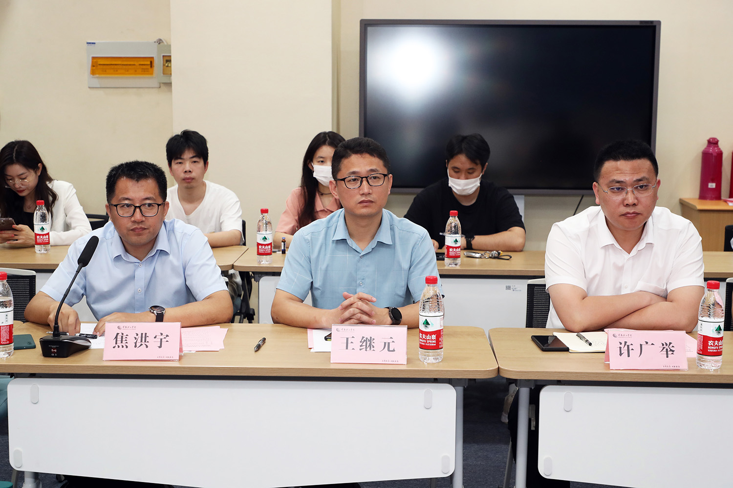与会领导.JPG