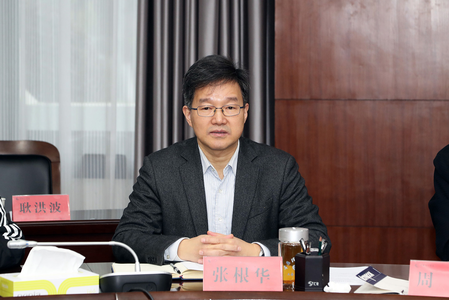 张根华编委会主任.JPG