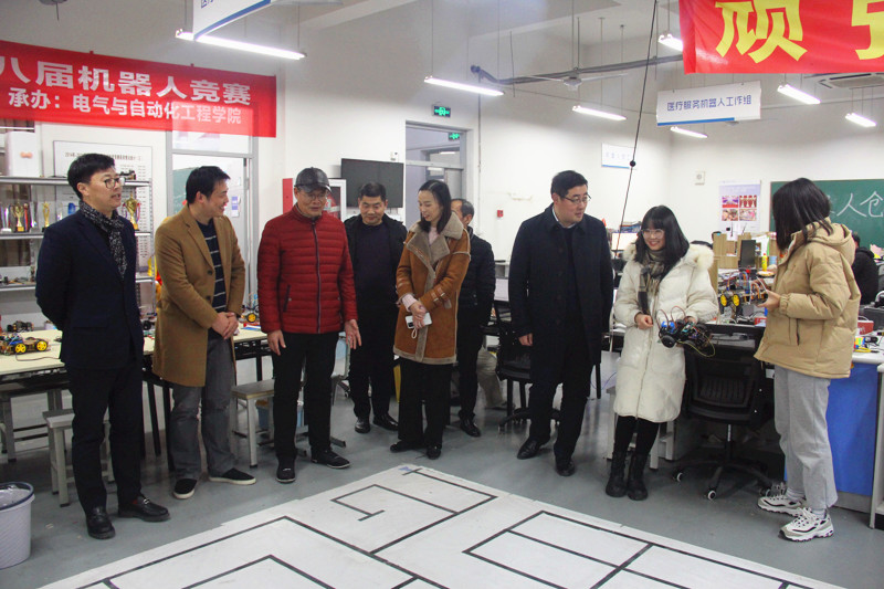 202101181610937374906099.jpg 副校长李俊峰一行看望为学科竞赛积极备战的留校学生.jpg
