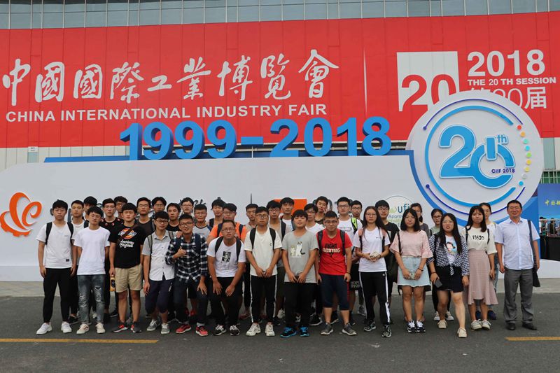自动化17级合影_副本.jpg
