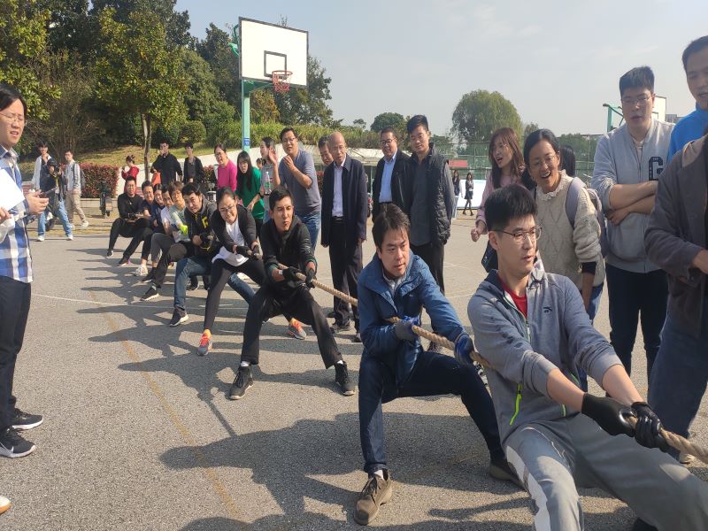 202111041635999013767482.jpg 拔河照片.jpg