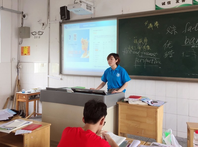 江苏省平潮高级中学美术班对口宣讲.jpg