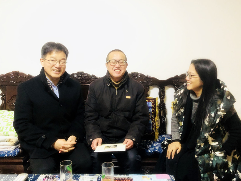202201141642133898886093.jpg 张校长慰问刘华民老师.jpg