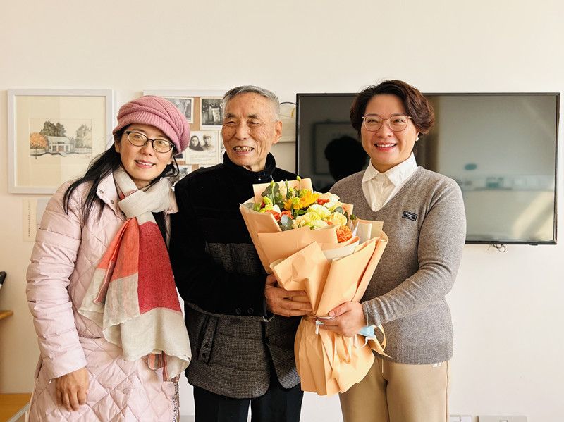 202401161705381814176098.jpg 王任慰问傅庆徐.jpg