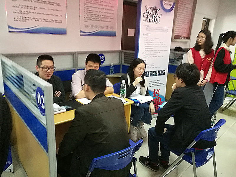 学生积极咨询问题_800副本.jpg