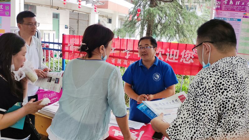 6月25日 江苏省连云港灌云高级中学（计算机科学与工程学院提供）.jpg