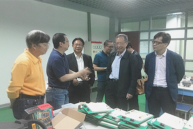 参观实验室_副本 (1).jpg