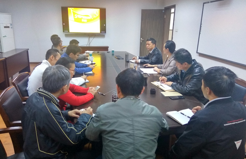201811081541640255761518.jpg 钱素平为信息化办公室直属党支部上党课.jpg