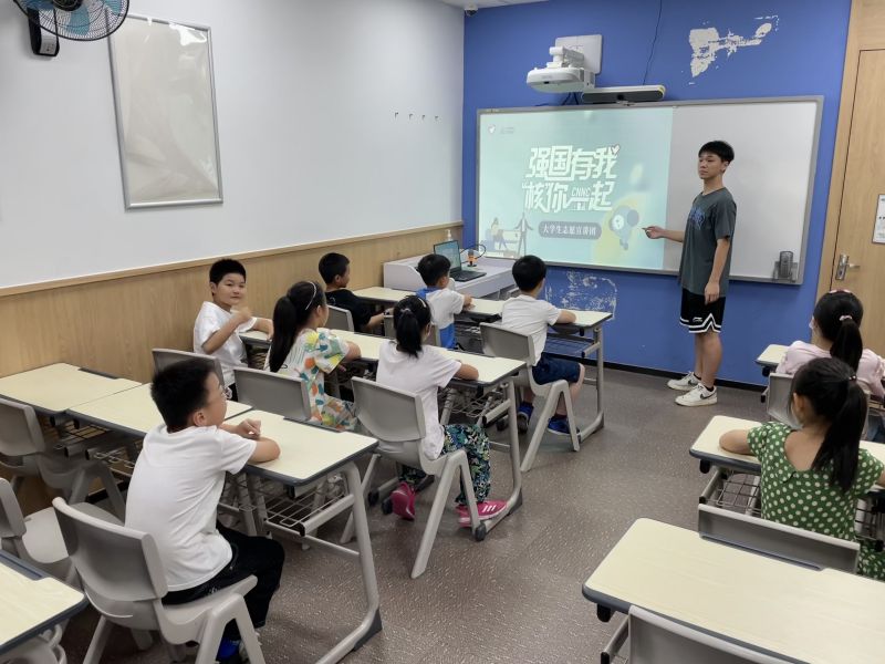 202207261658820596747988.jpg 电气与自动化工程学院“大手拉小手 ‘核’你一起走”志愿宣讲团周炙燚在苏州新东方暑托班开展宣讲.jpg