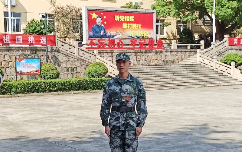 我校新兵毛新钥接受苏州电视台采访1.jpg
