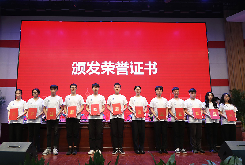202206201655701030707985.jpg 颁发荣誉证书.JPG