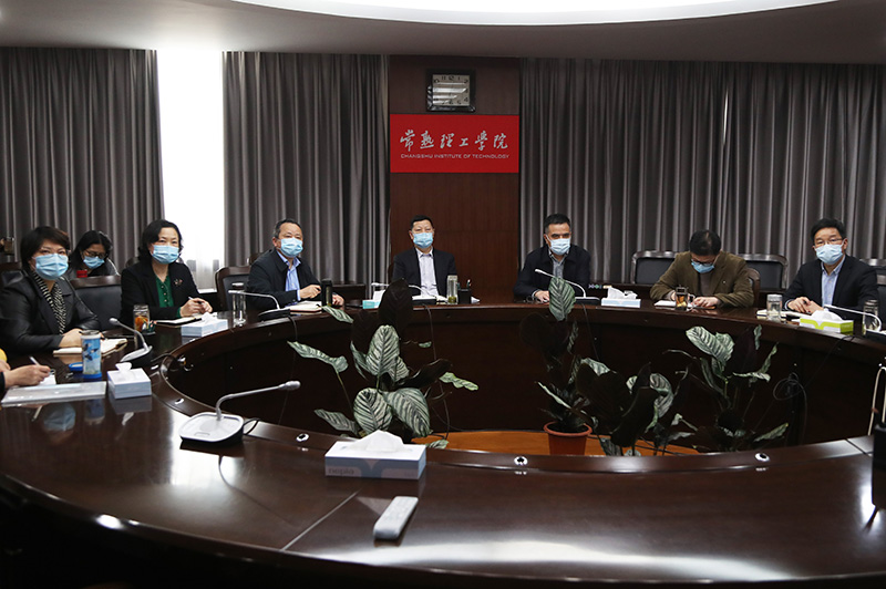与会领导.JPG