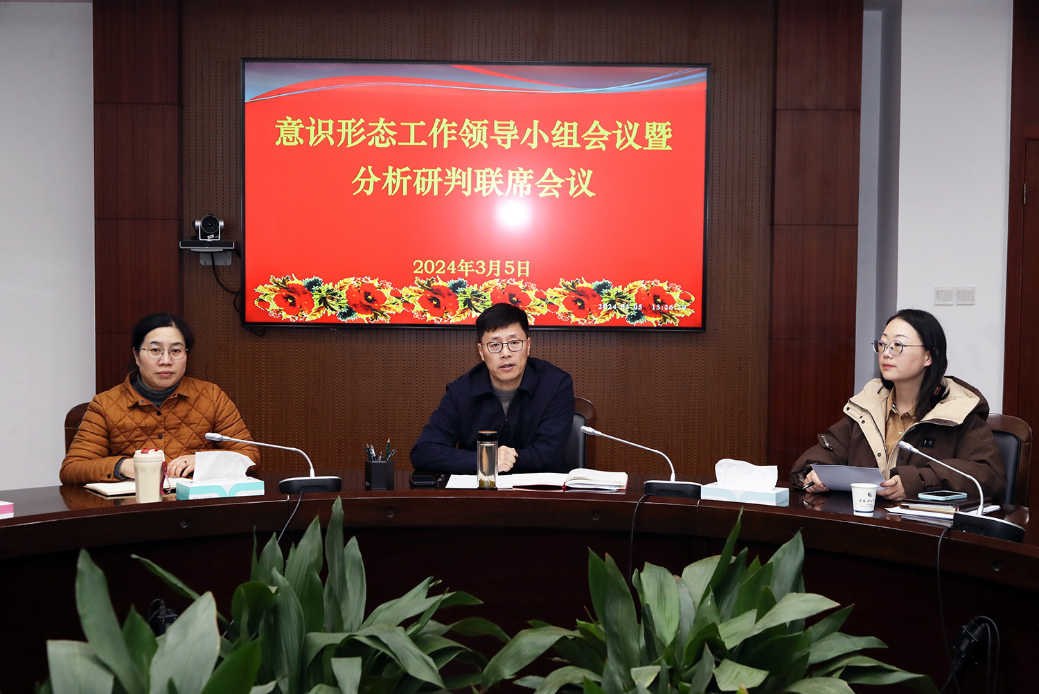 与会领导.JPG