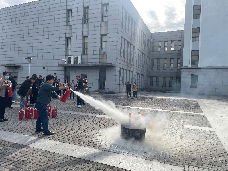 202311081699413669360536.jpg 馆员灭火2.JPG