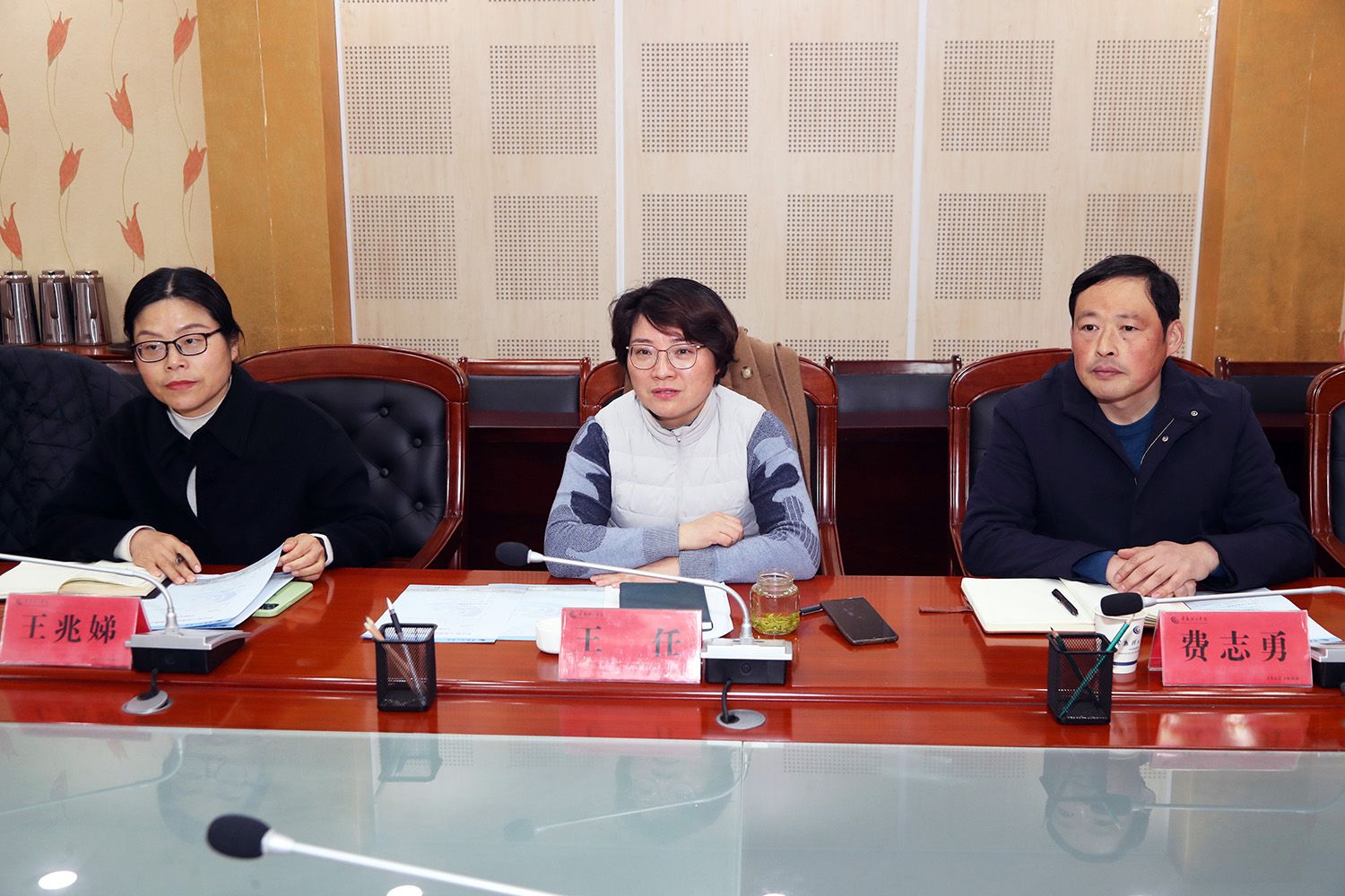 与会领导.JPG