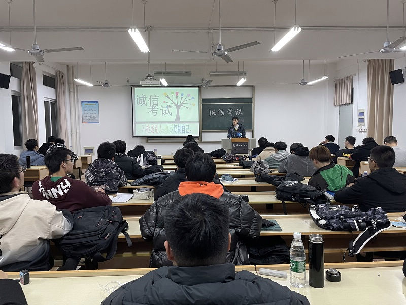 202112281640669784176985.jpg 专本211主题班会.JPG