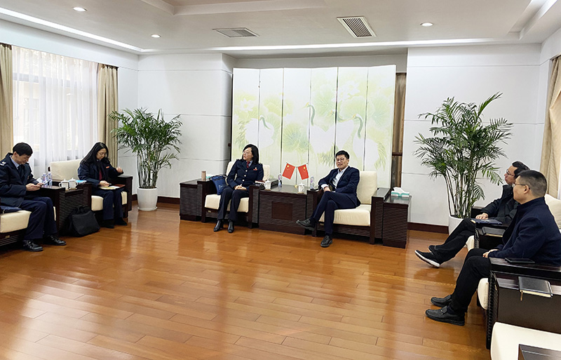 常熟市税务局副局长龚婷瑜一行来校交流选用图.jpg