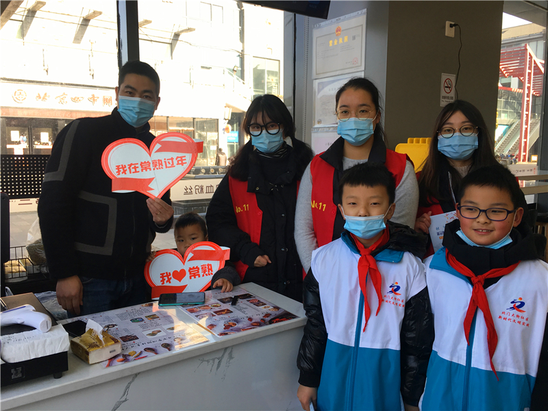 202103051614929113654125.jpg 商学院—陪伴留苏过年孩子一起过大年.jpg