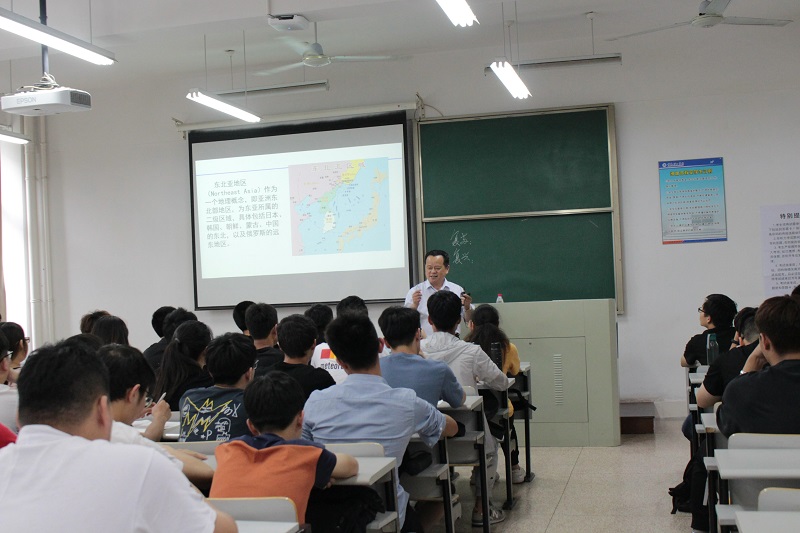沈副书记上课3.jpg