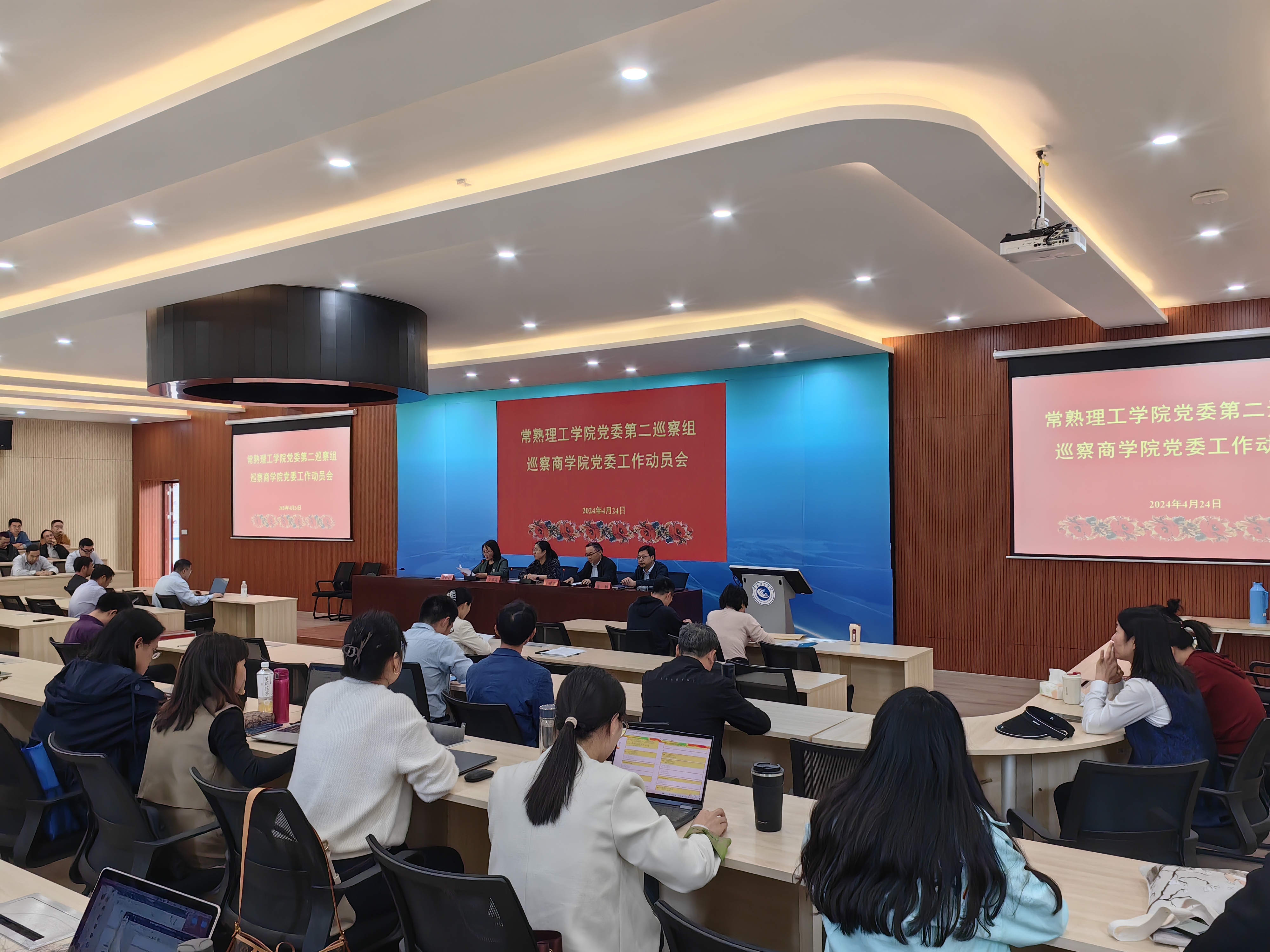 202405101715311675571138.jpg 微信图片侧面有观众.jpg